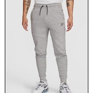 Nike Sportswear Tech Fleece Pants Men's Sz M DR9162-010 Joggers Streetwear Gym